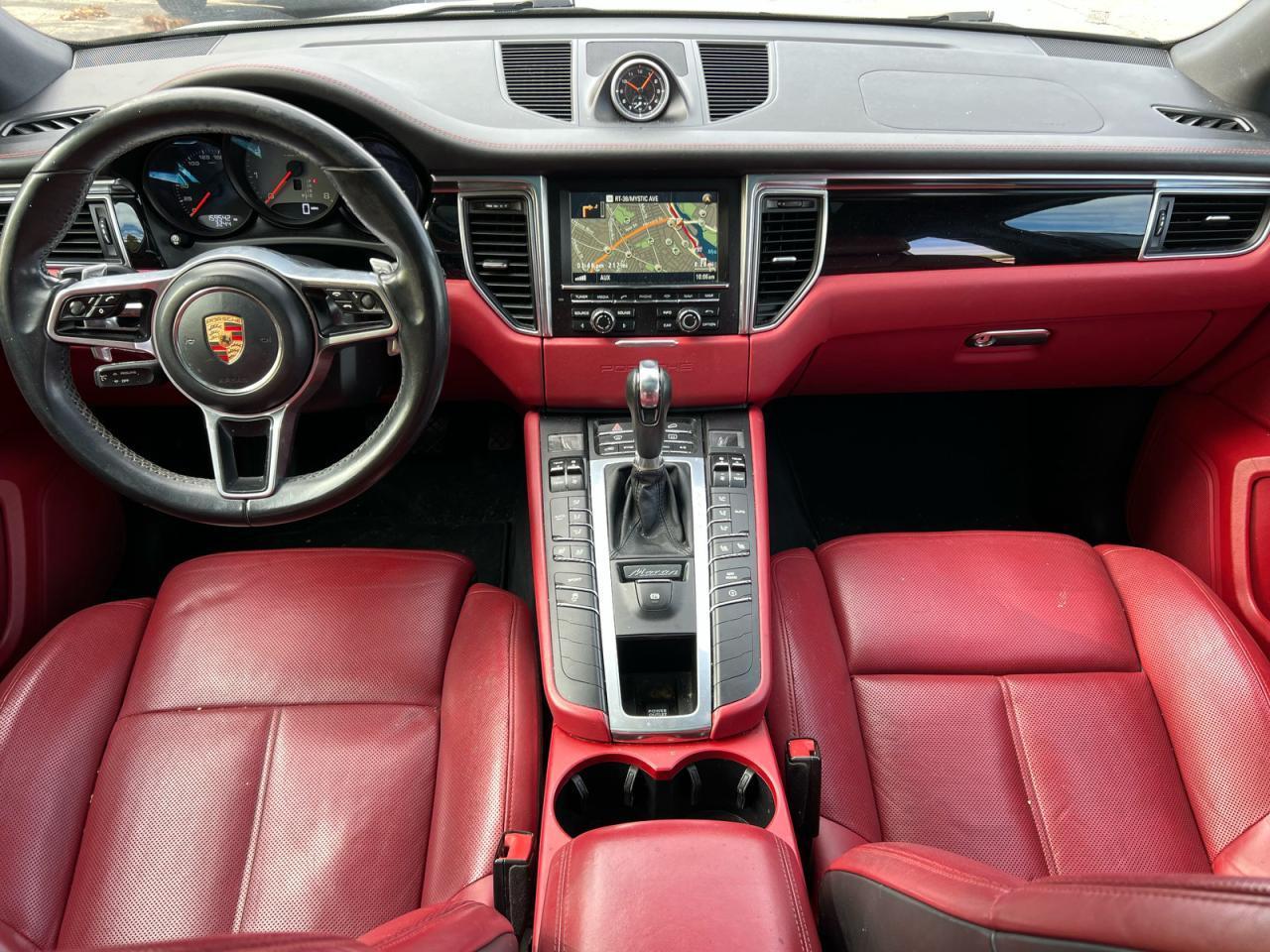 2016 PORSCHE Macan
