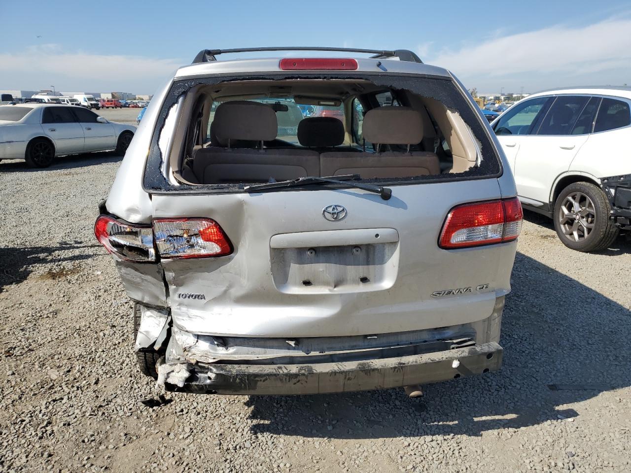 2002 TOYOTA SIENNA