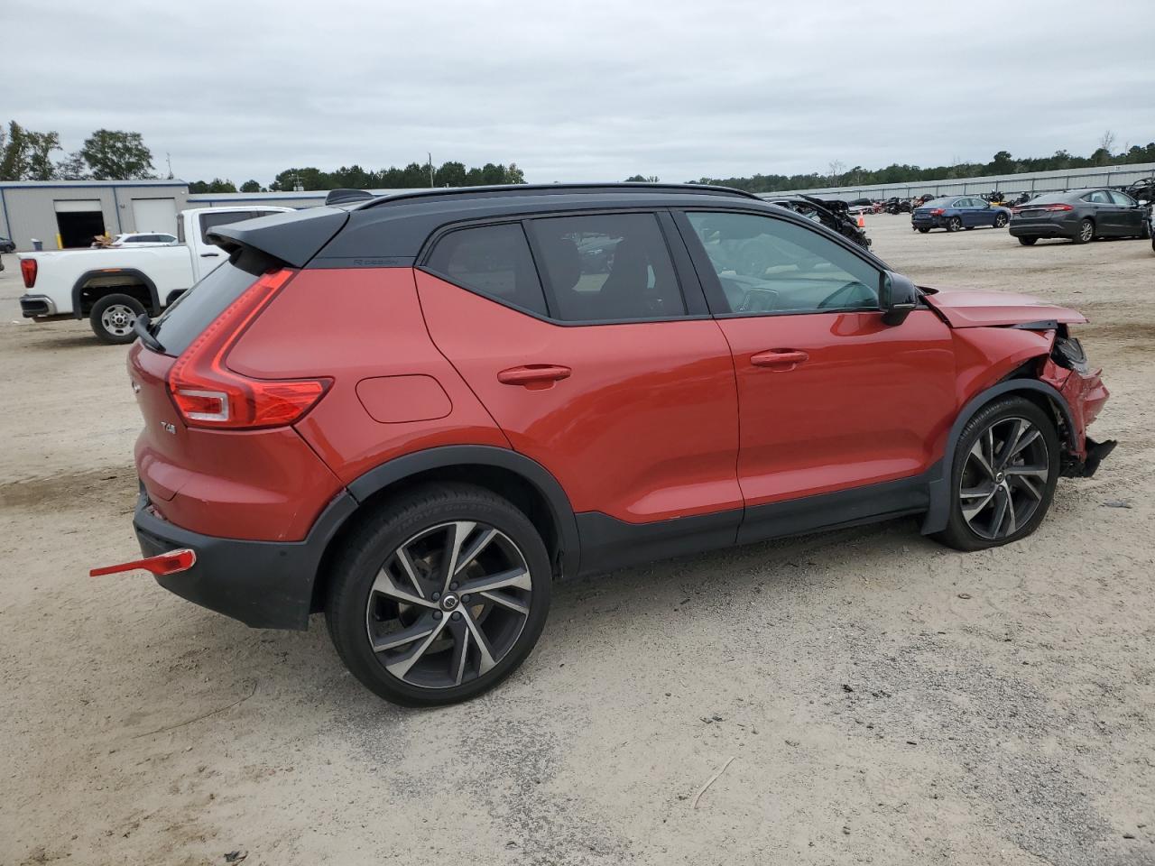 2019 VOLVO XC40