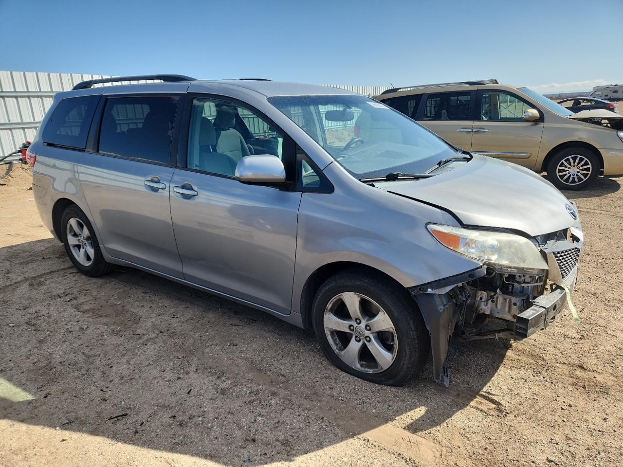 2017 TOYOTA SIENNA