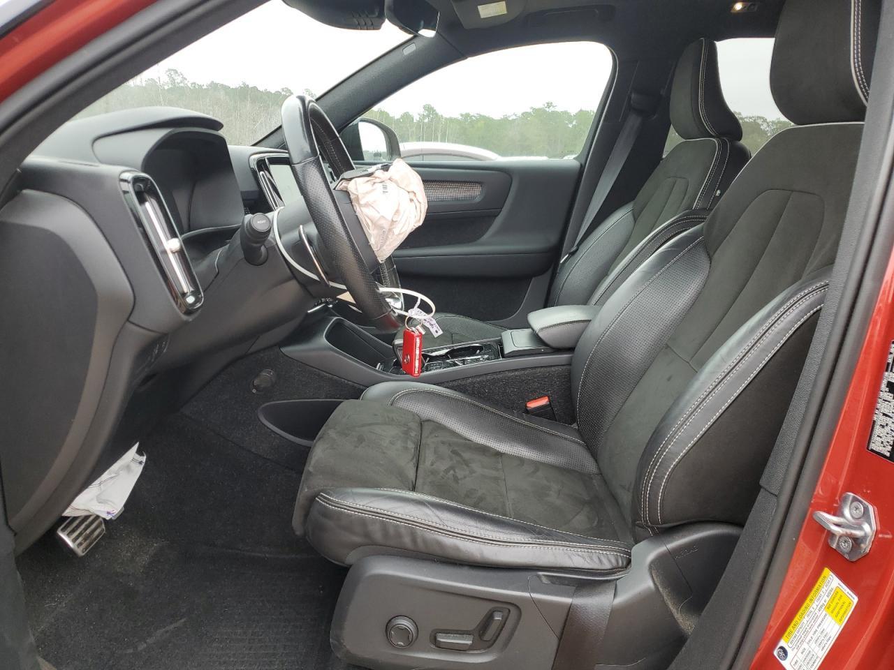 2019 VOLVO XC40