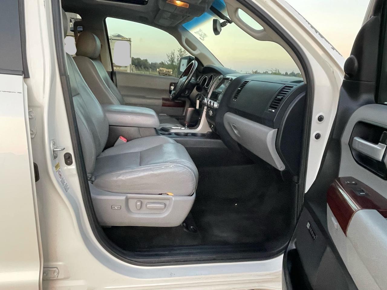 2013 TOYOTA Sequoia