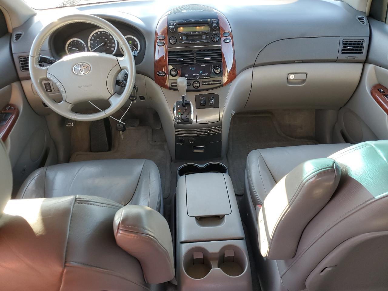 2005 TOYOTA SIENNA