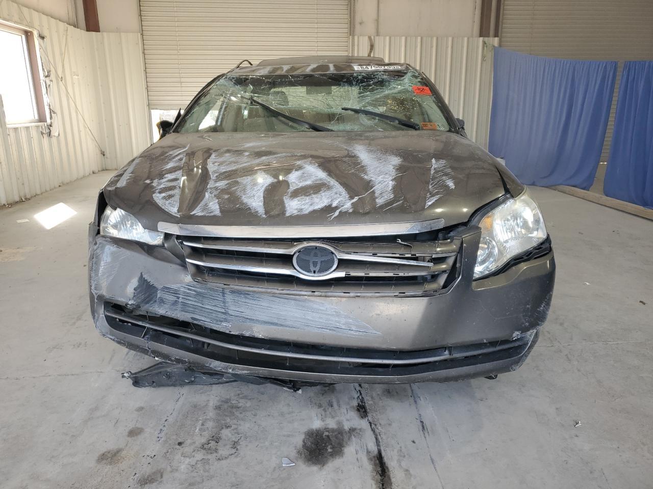 2005 TOYOTA Avalon