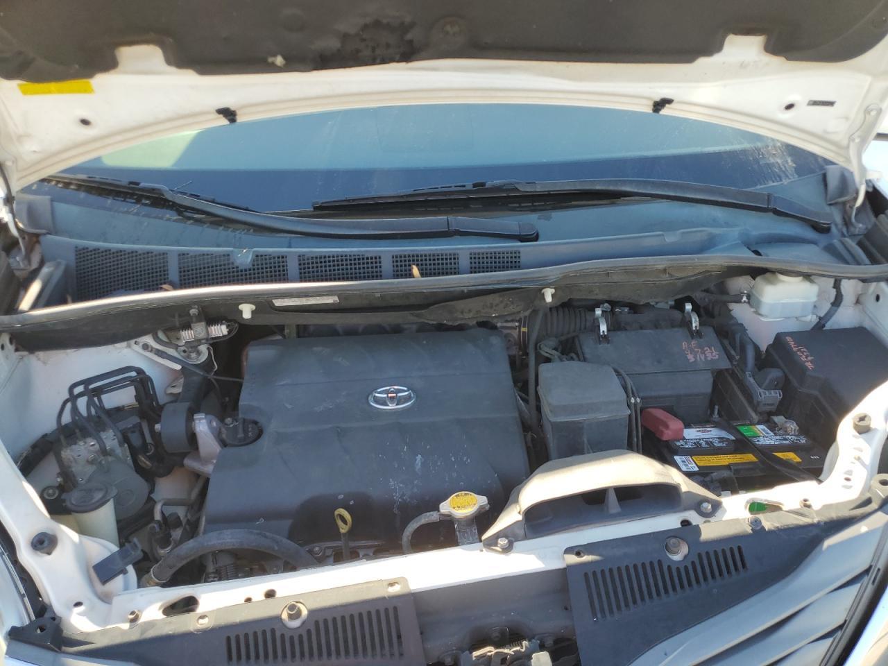 2014 TOYOTA SIENNA
