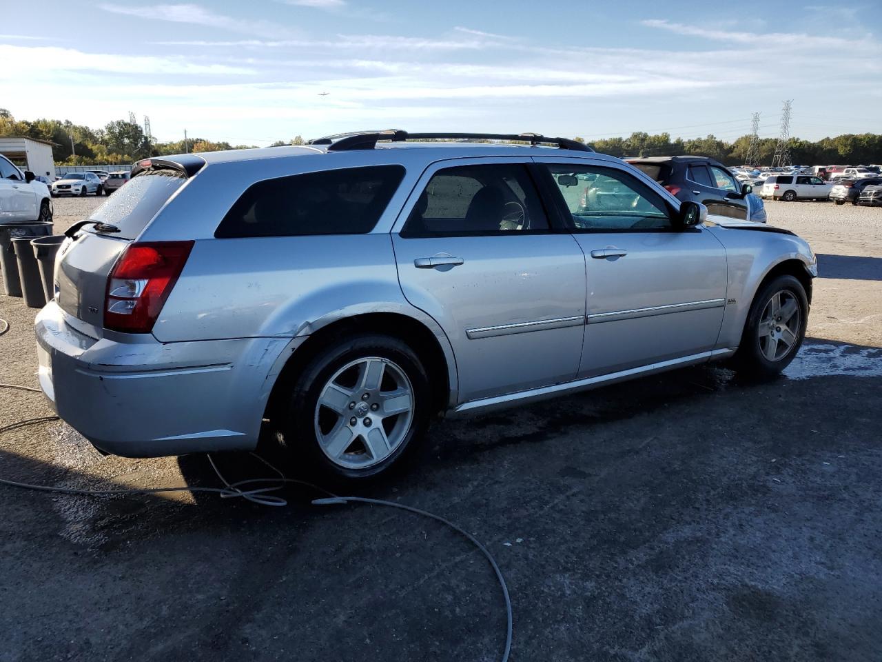 2005 DODGE MAGNUM