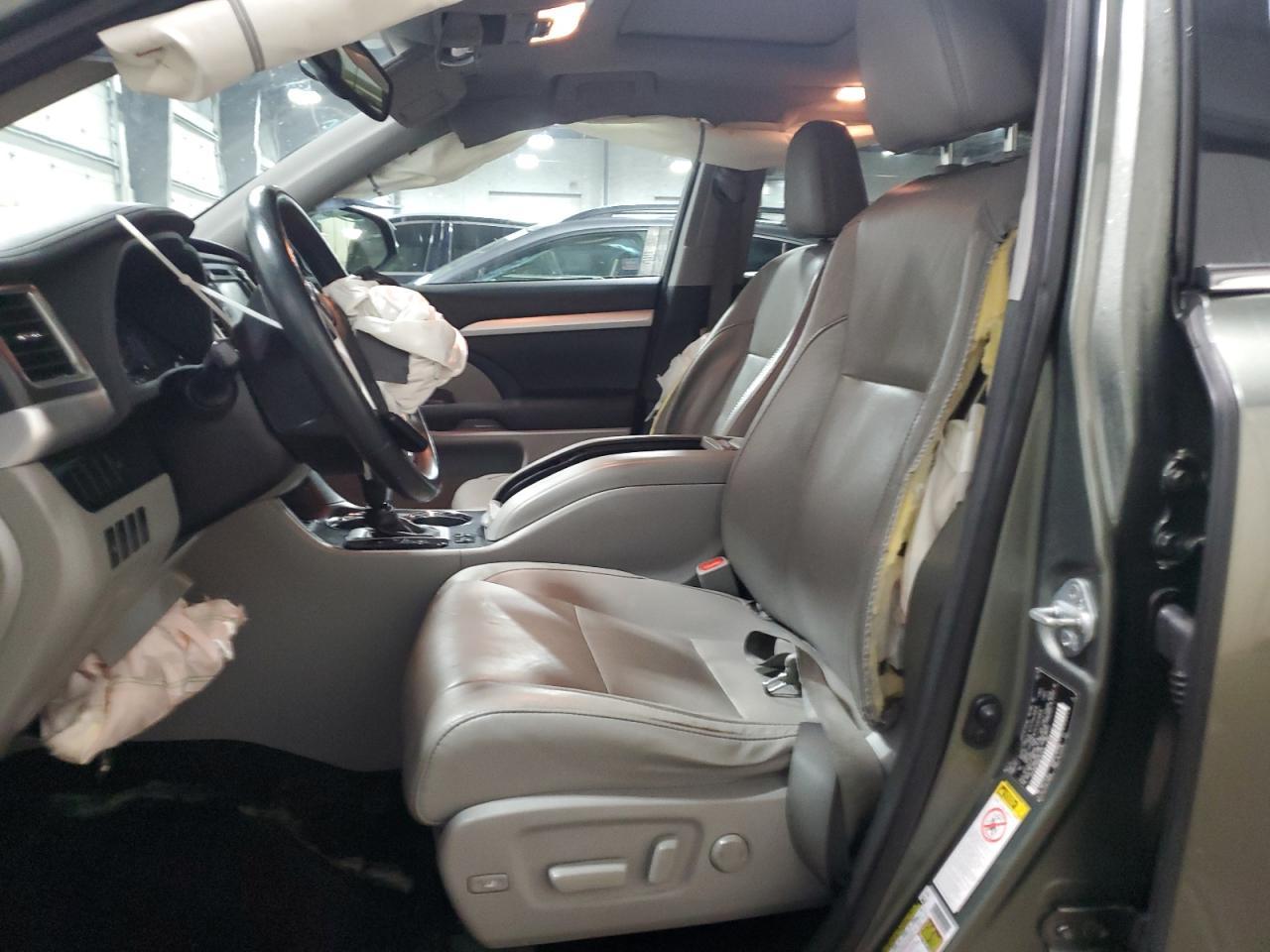 2016 TOYOTA HIGHLANDER