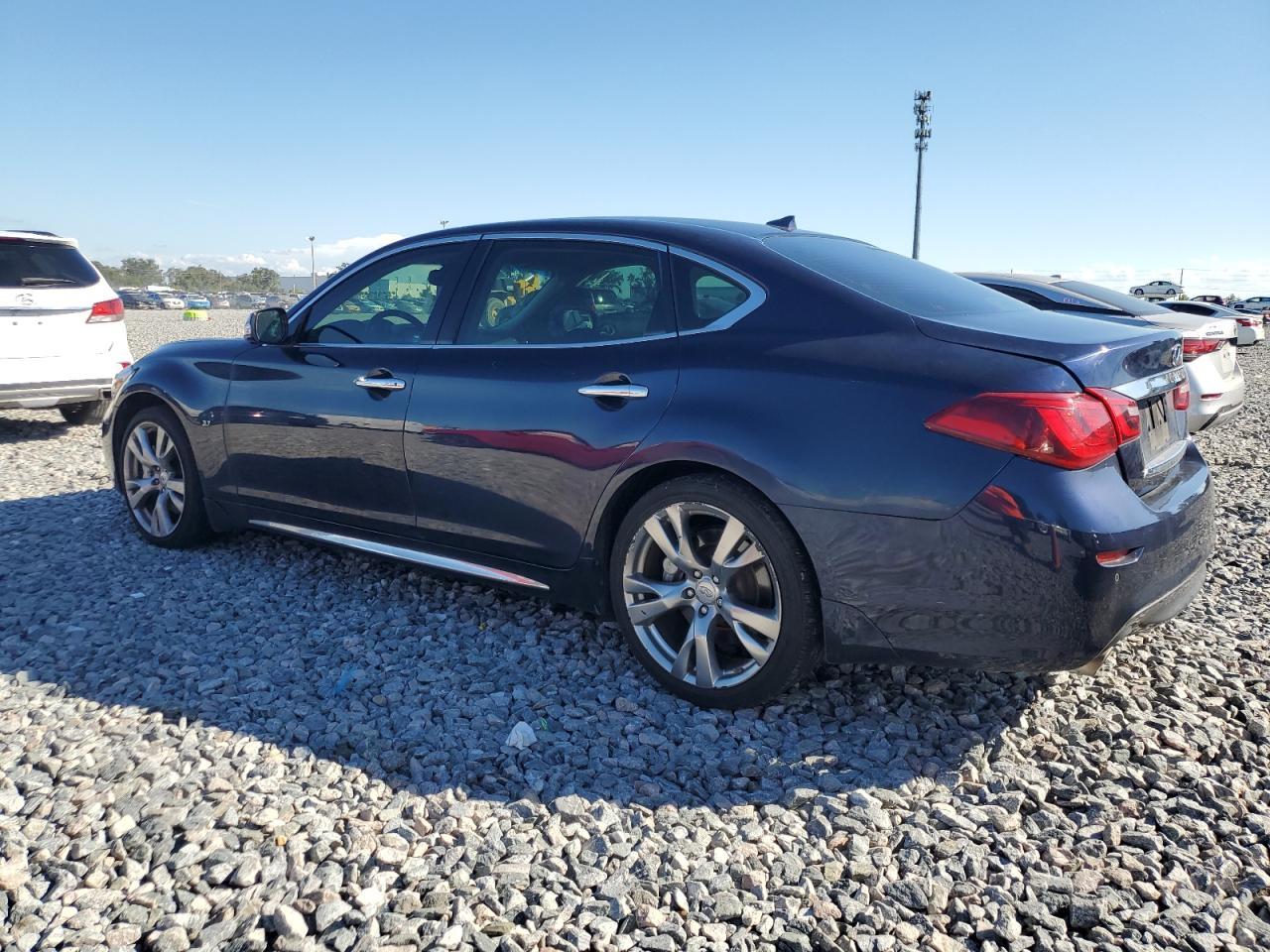 2016 INFINITI Q70