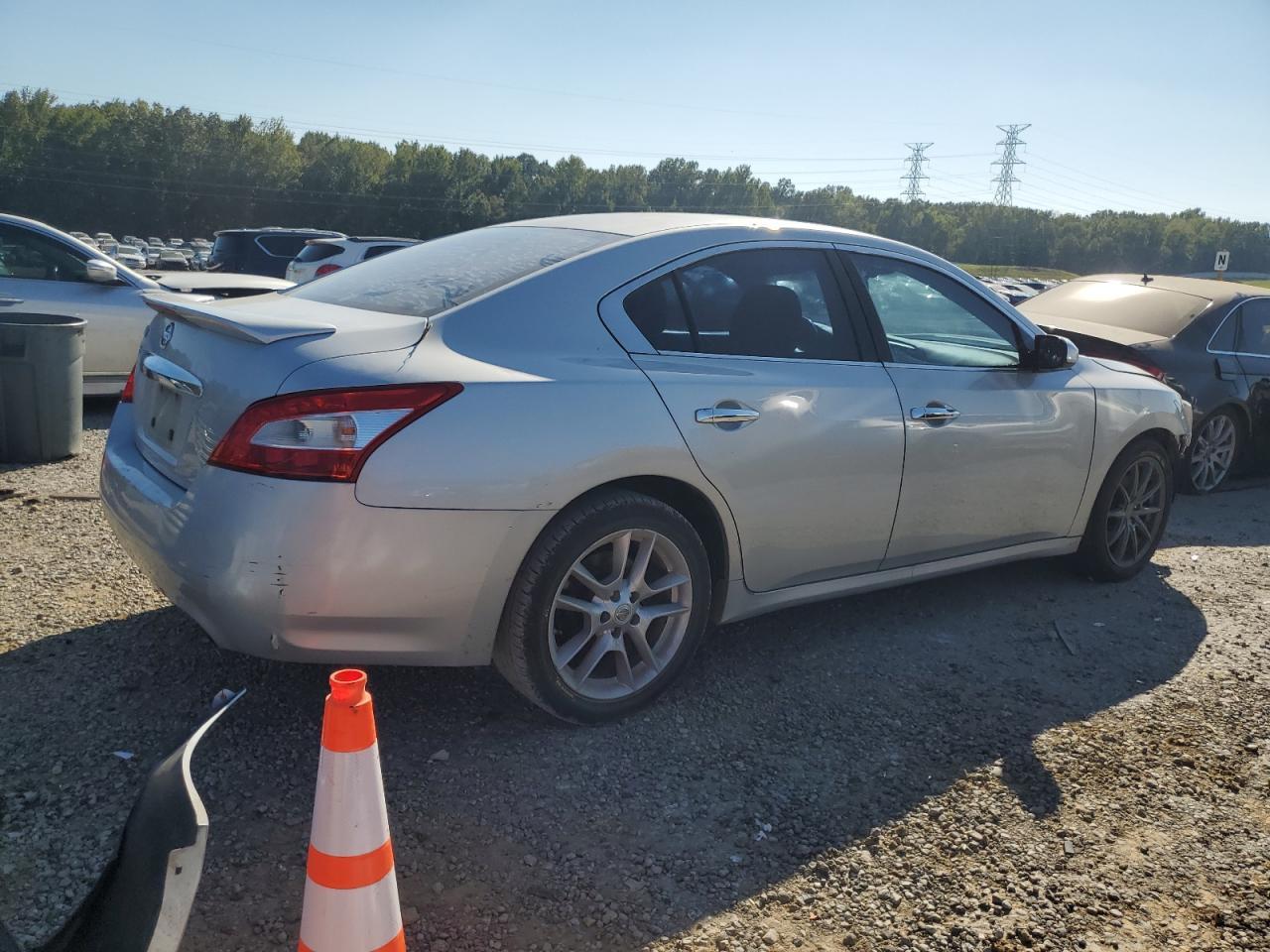 2011 NISSAN Maxima