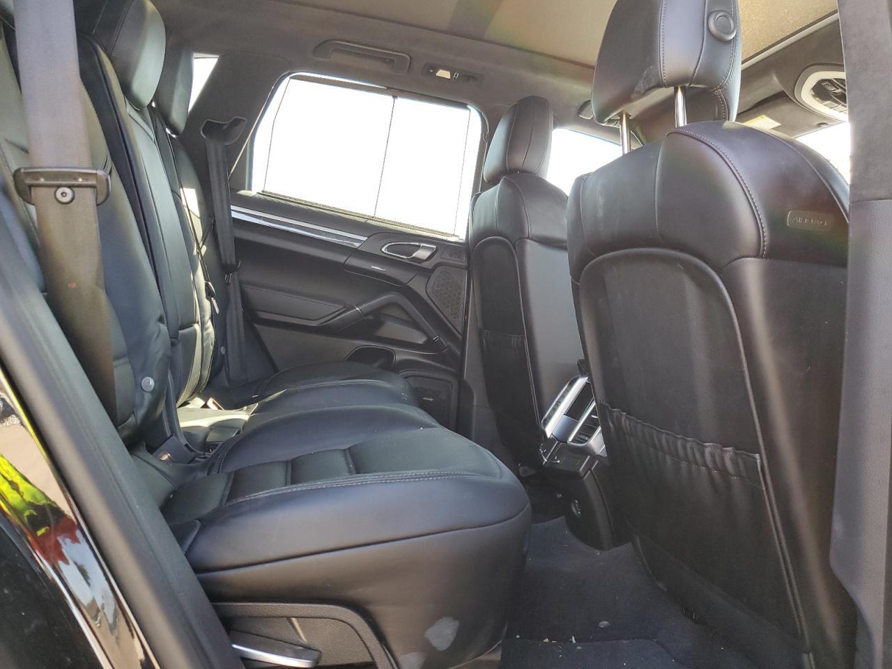 2017 PORSCHE CAYENNE