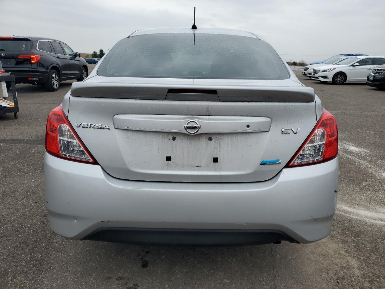 2015 NISSAN VERSA