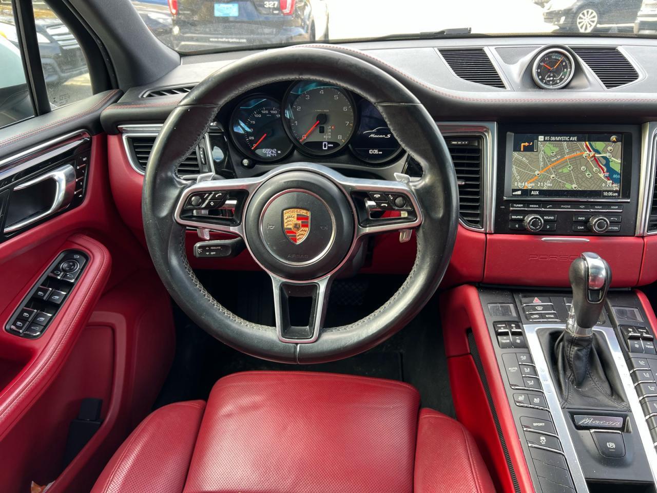 2016 PORSCHE Macan