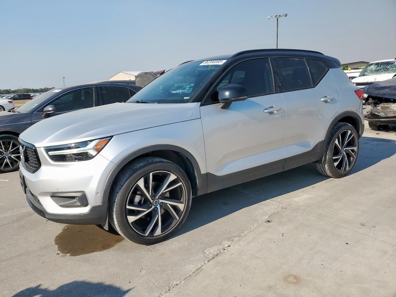 2019 VOLVO XC40