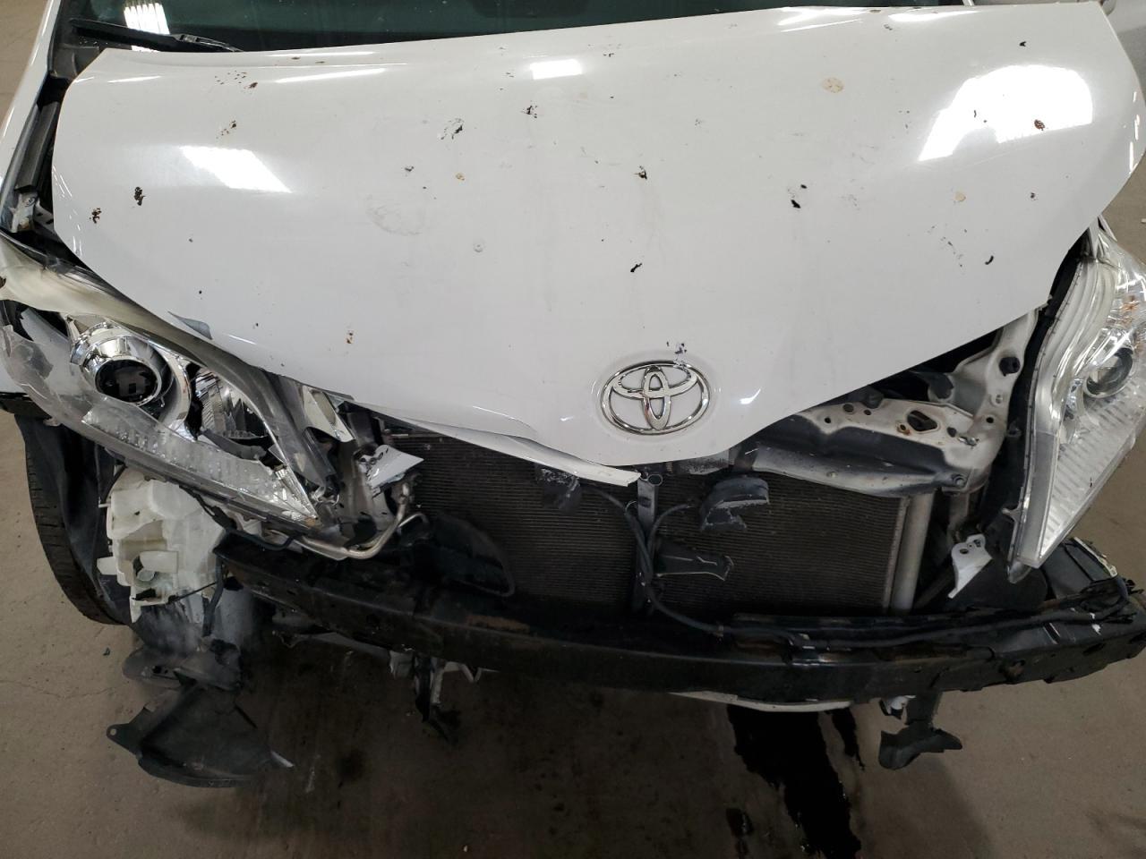 2017 TOYOTA SIENNA