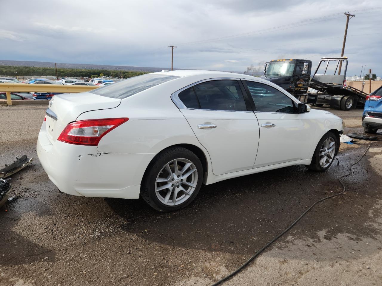 2011 NISSAN Maxima