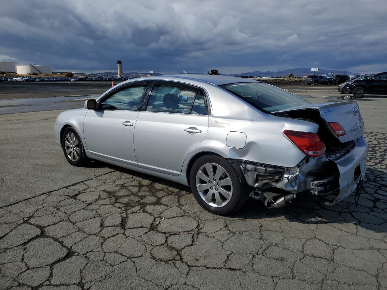2005 TOYOTA Avalon