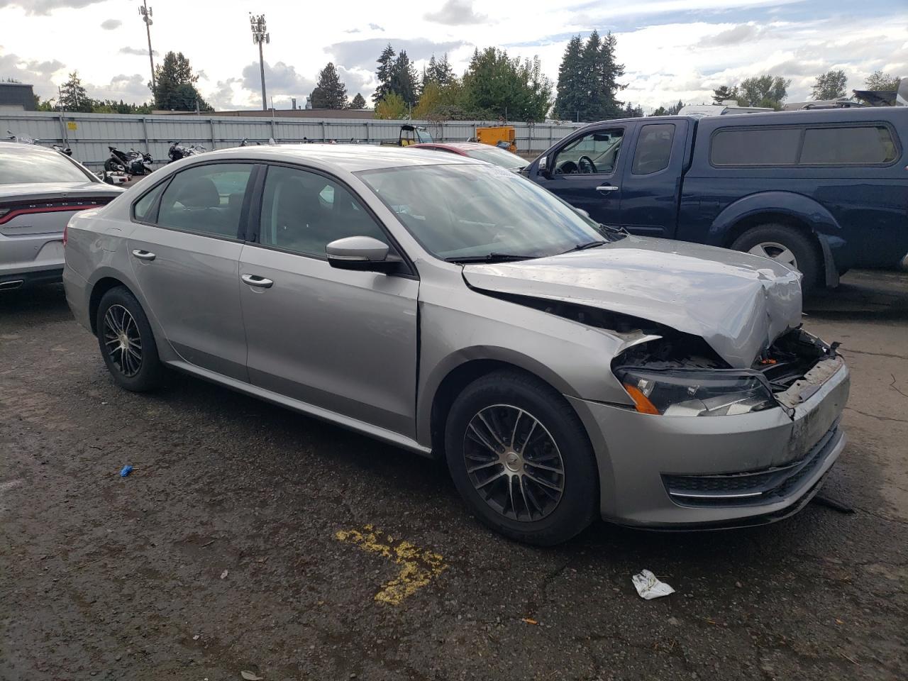 2012 VOLKSWAGEN Passat