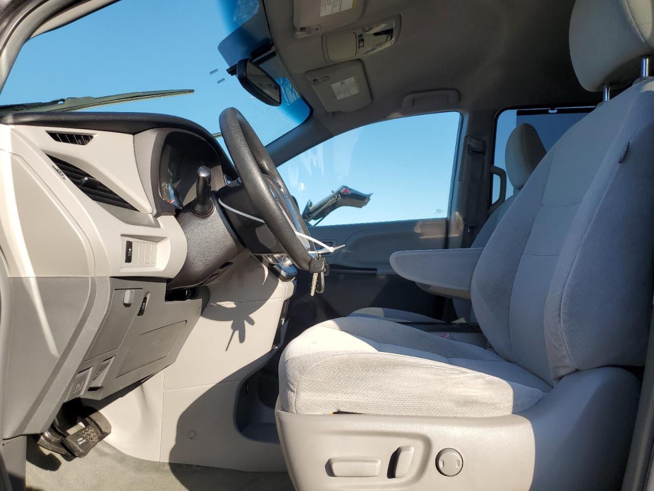 2016 TOYOTA SIENNA