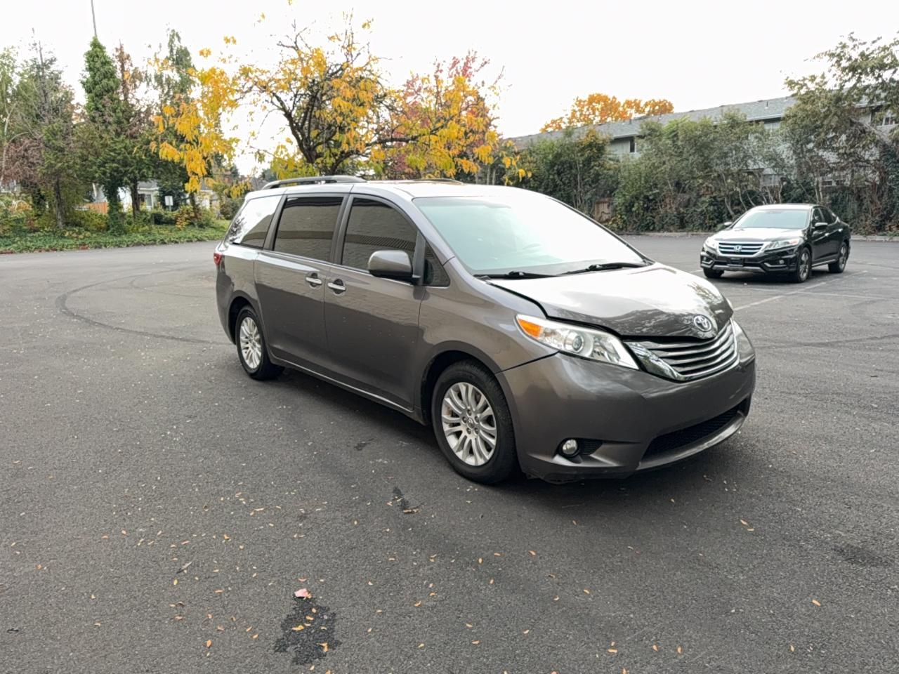 2016 TOYOTA SIENNA