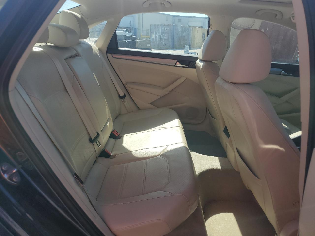 2015 VOLKSWAGEN Passat