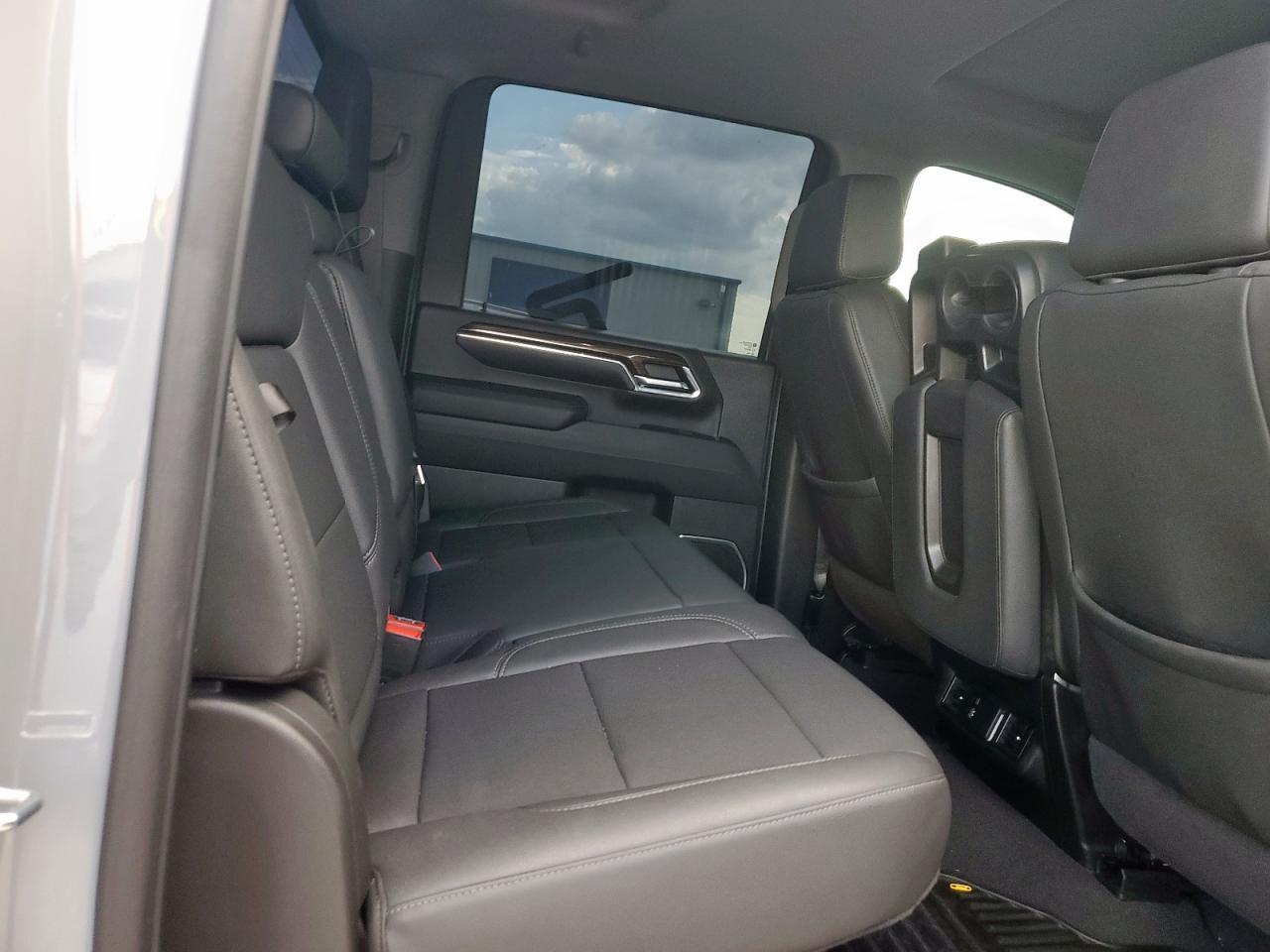 2024 CHEVROLET Silverado