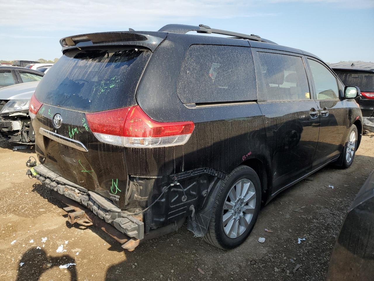 2012 TOYOTA SIENNA