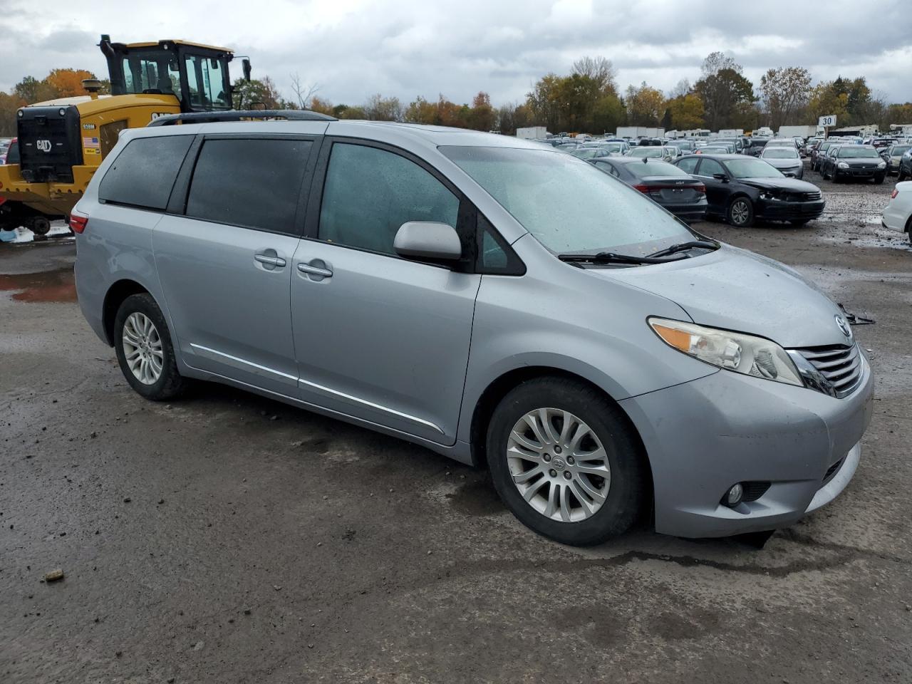 2016 TOYOTA SIENNA