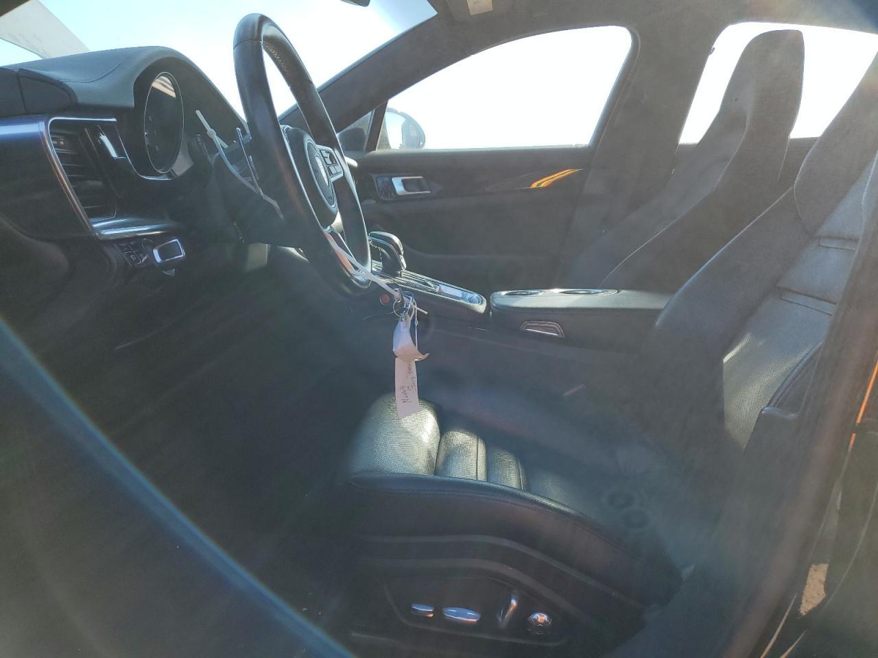 2018 PORSCHE Panamera