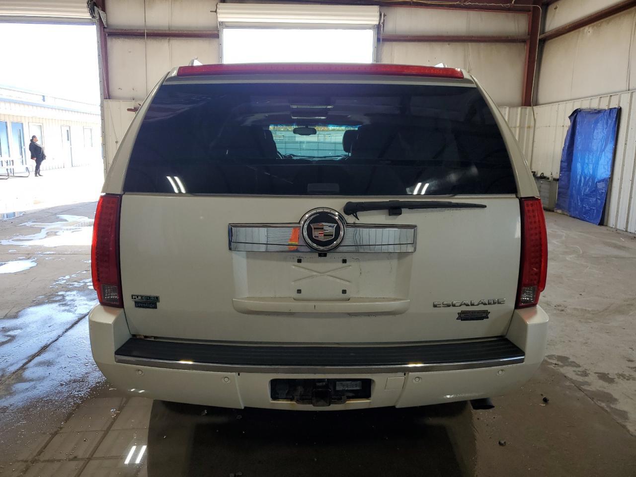 2011 CADILLAC ESCALADE