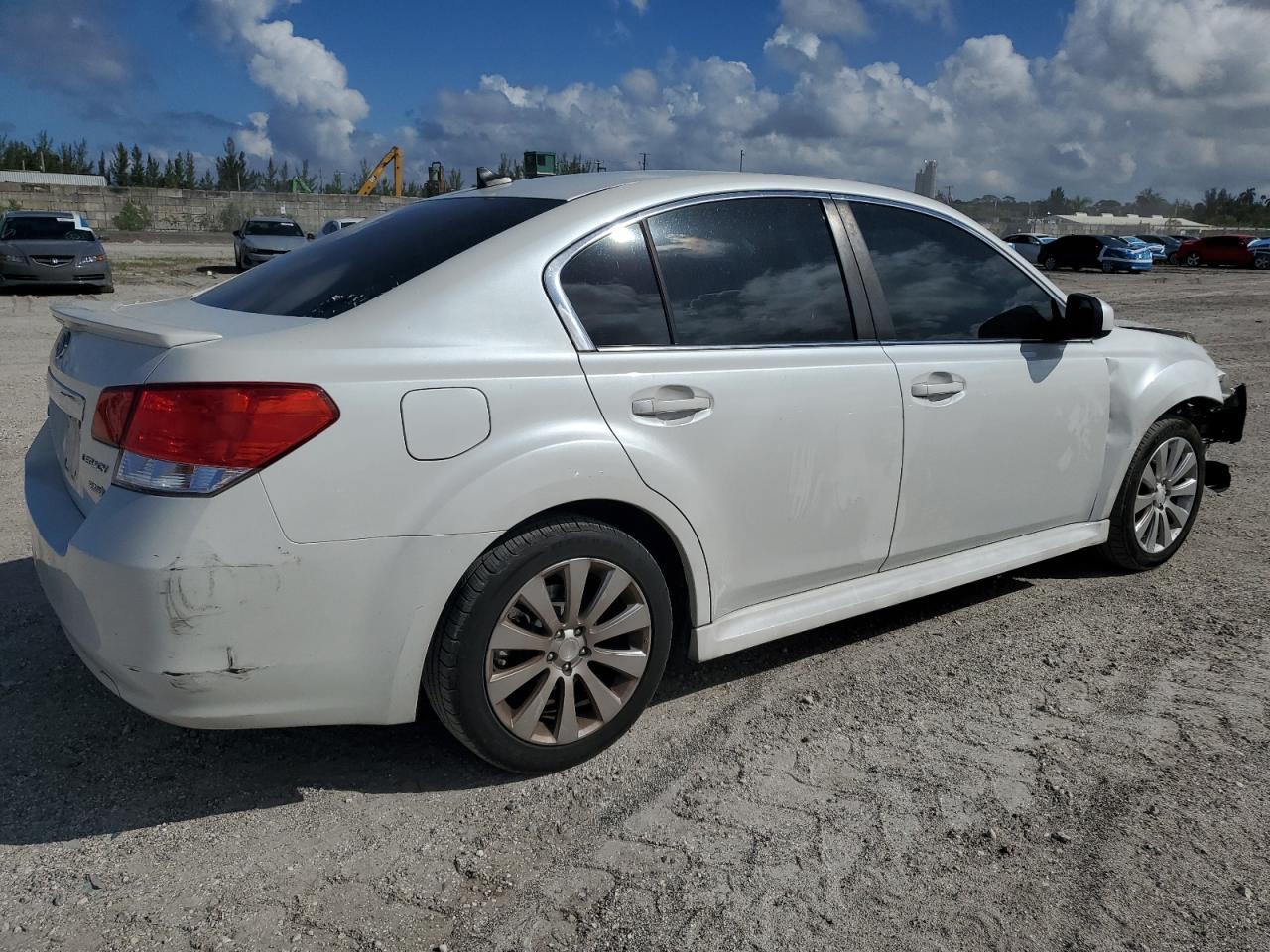 2011 SUBARU Legacy