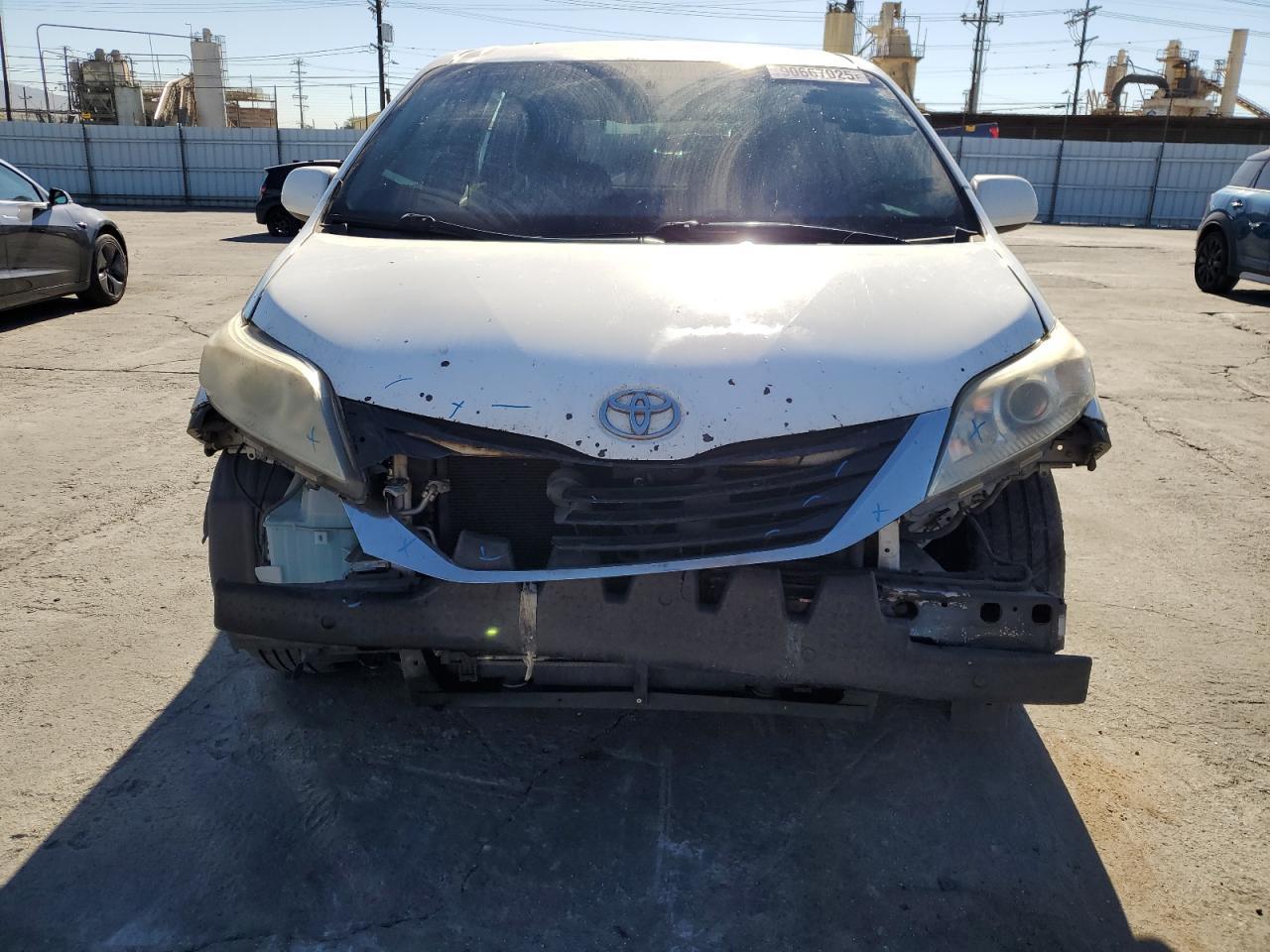 2017 TOYOTA SIENNA