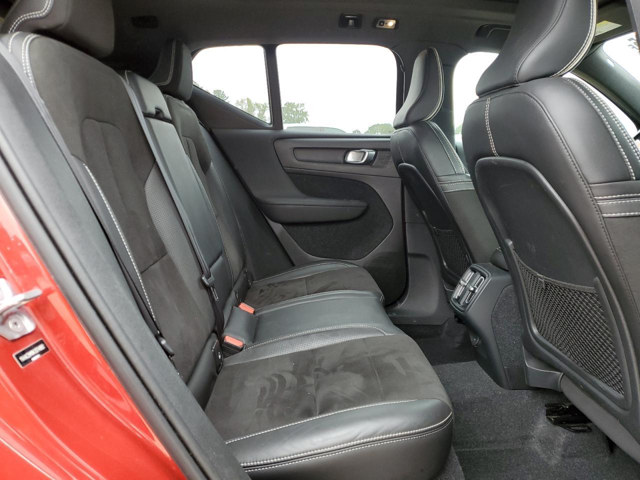 2019 VOLVO XC40