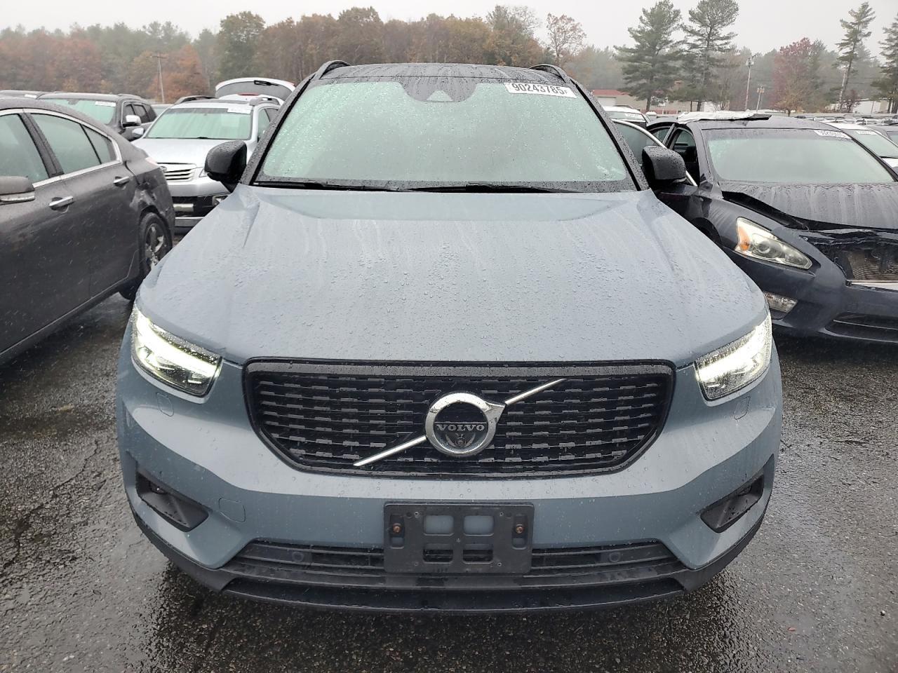 2020 VOLVO XC40