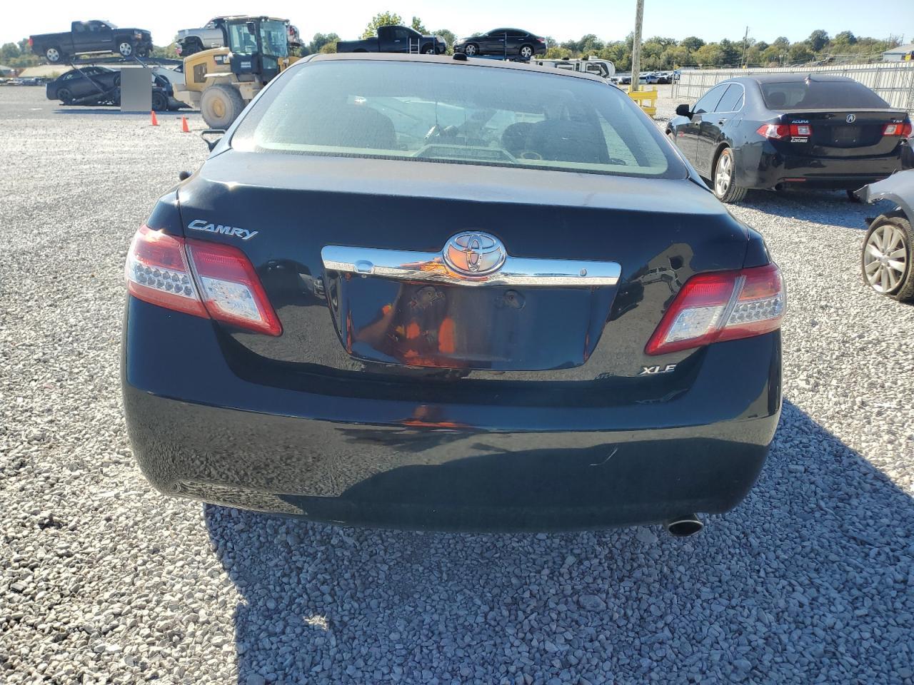 2011 TOYOTA CAMRY