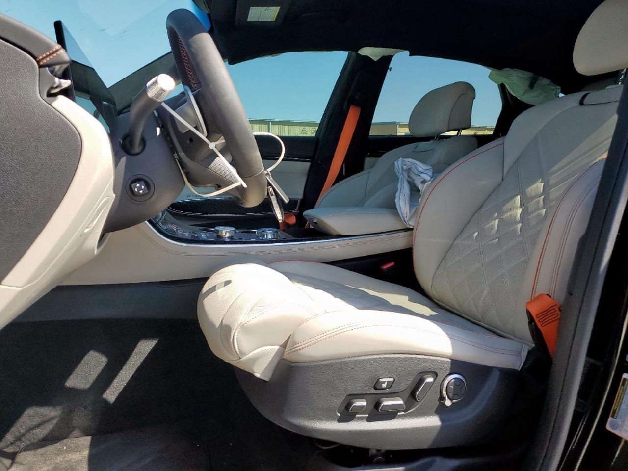 2026 GENESIS GV70