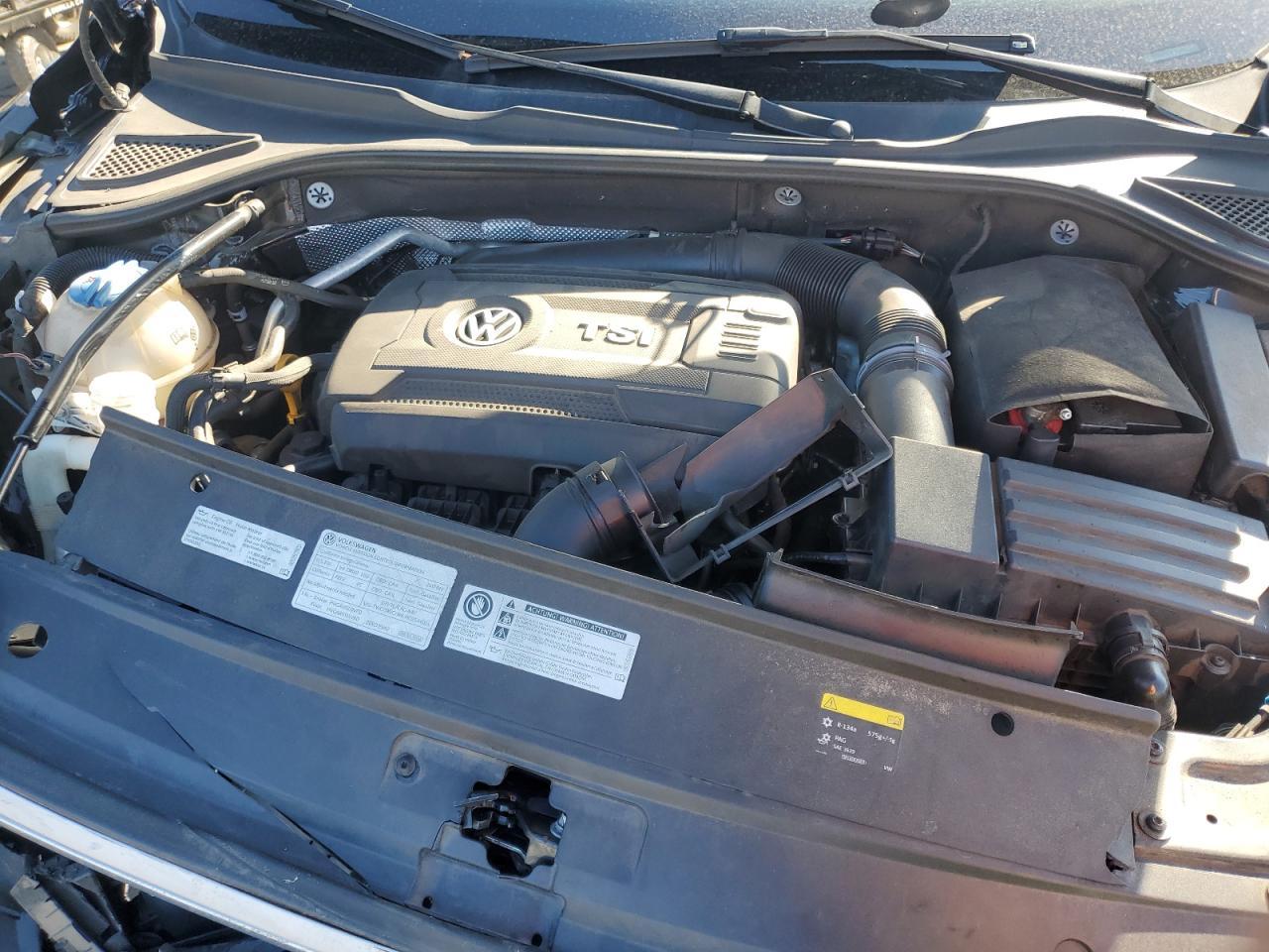 2017 VOLKSWAGEN Passat