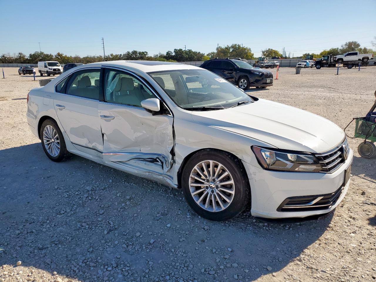 2016 VOLKSWAGEN Passat
