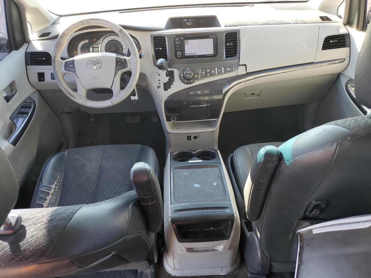 2014 TOYOTA SIENNA