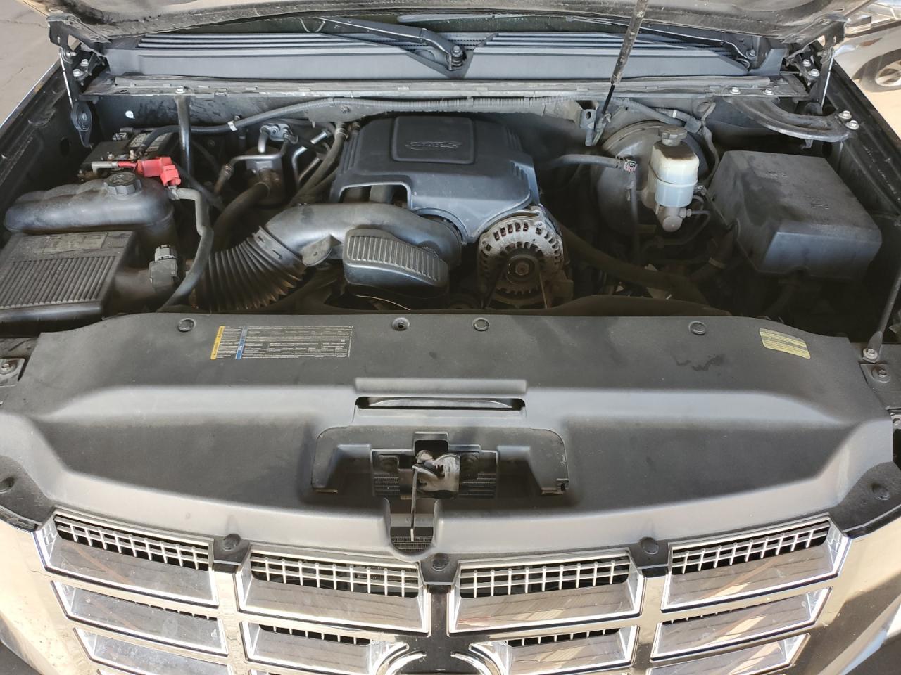 2010 CADILLAC ESCALADE