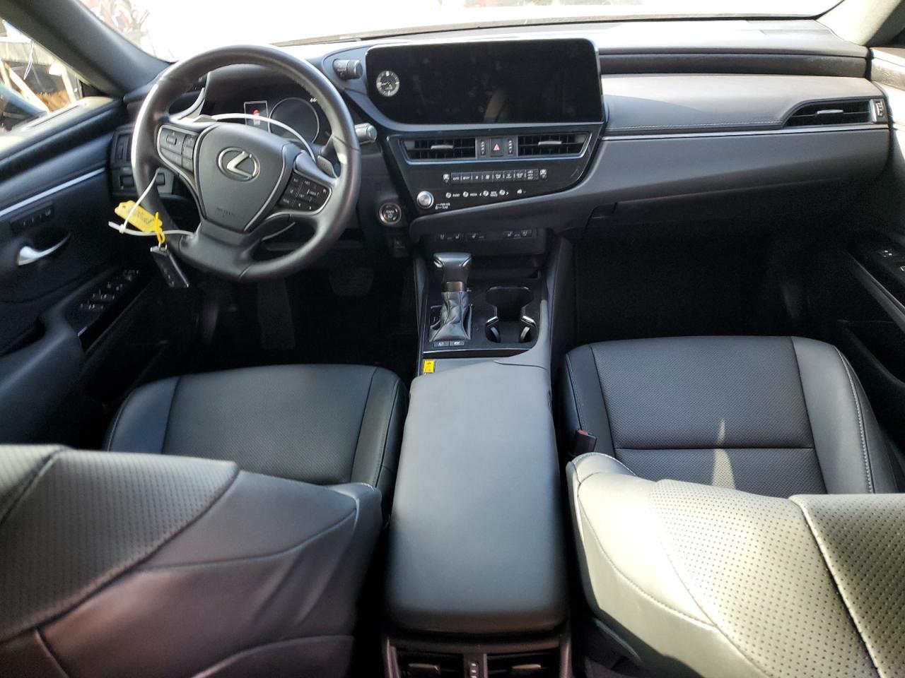2024 LEXUS Es