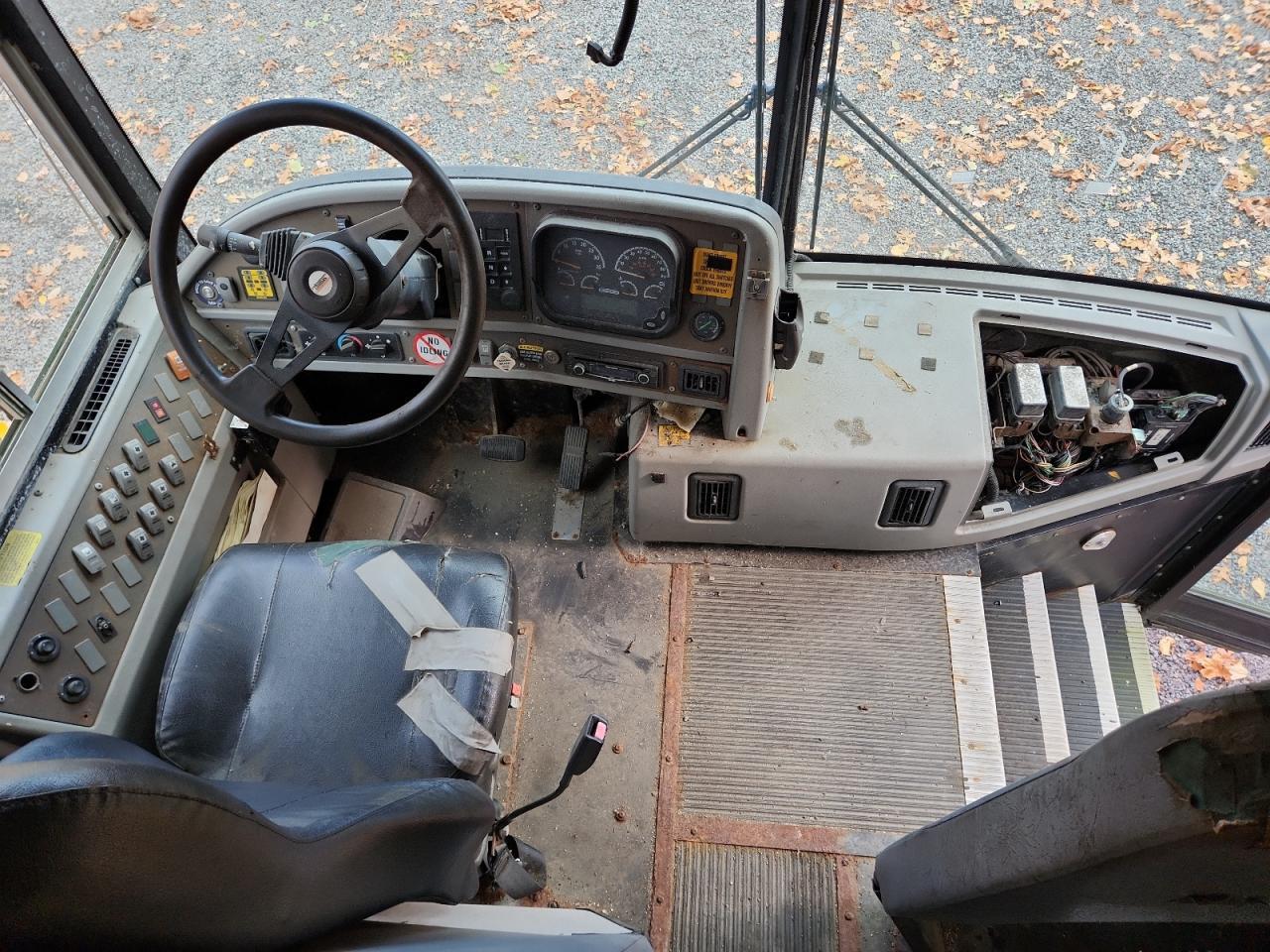 2012 THOMAS Saf-t-liner Hdx