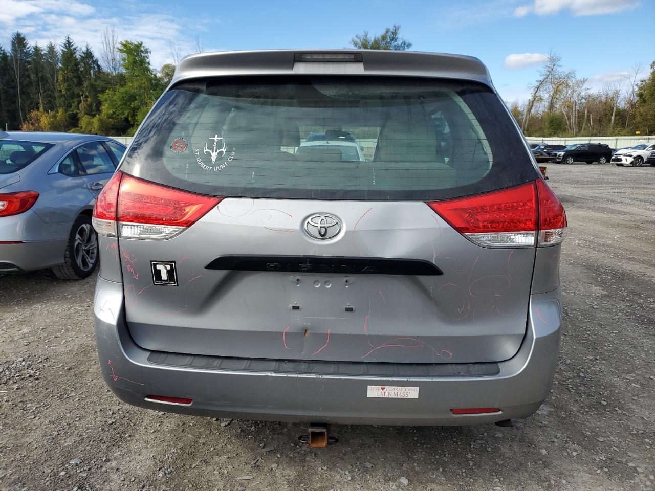 2011 TOYOTA SIENNA