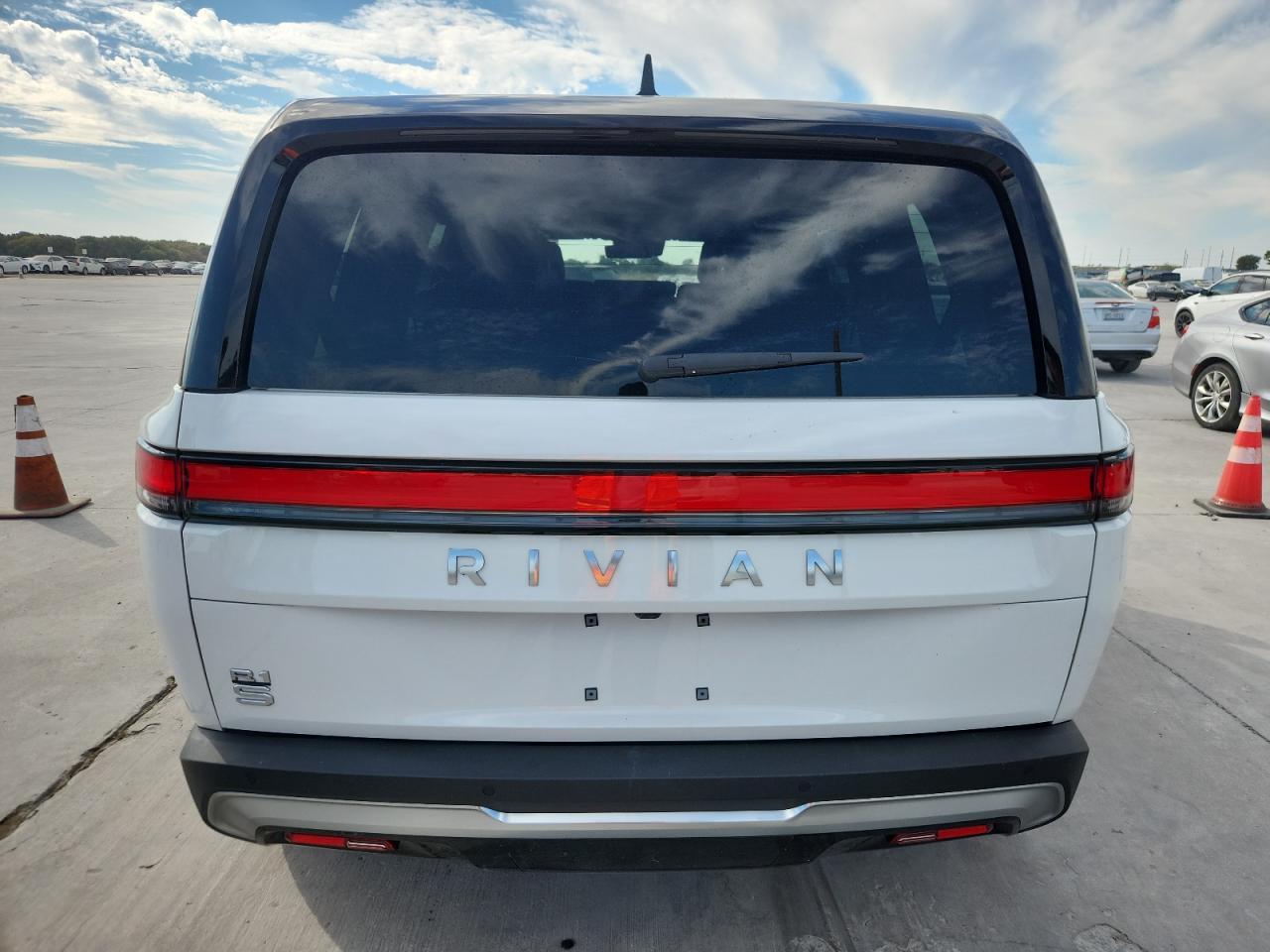 2025 RIVIAN R1s