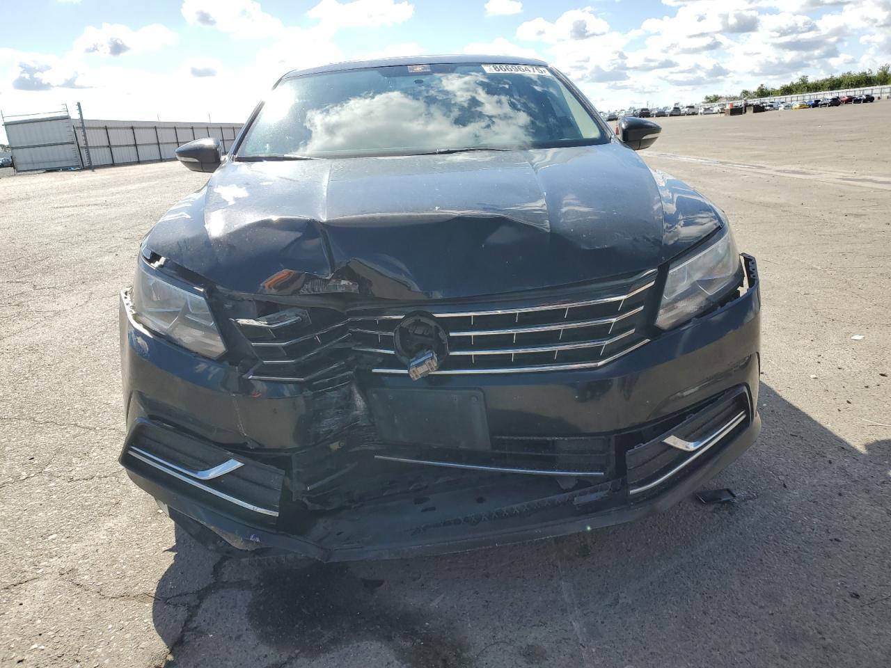 2017 VOLKSWAGEN Passat