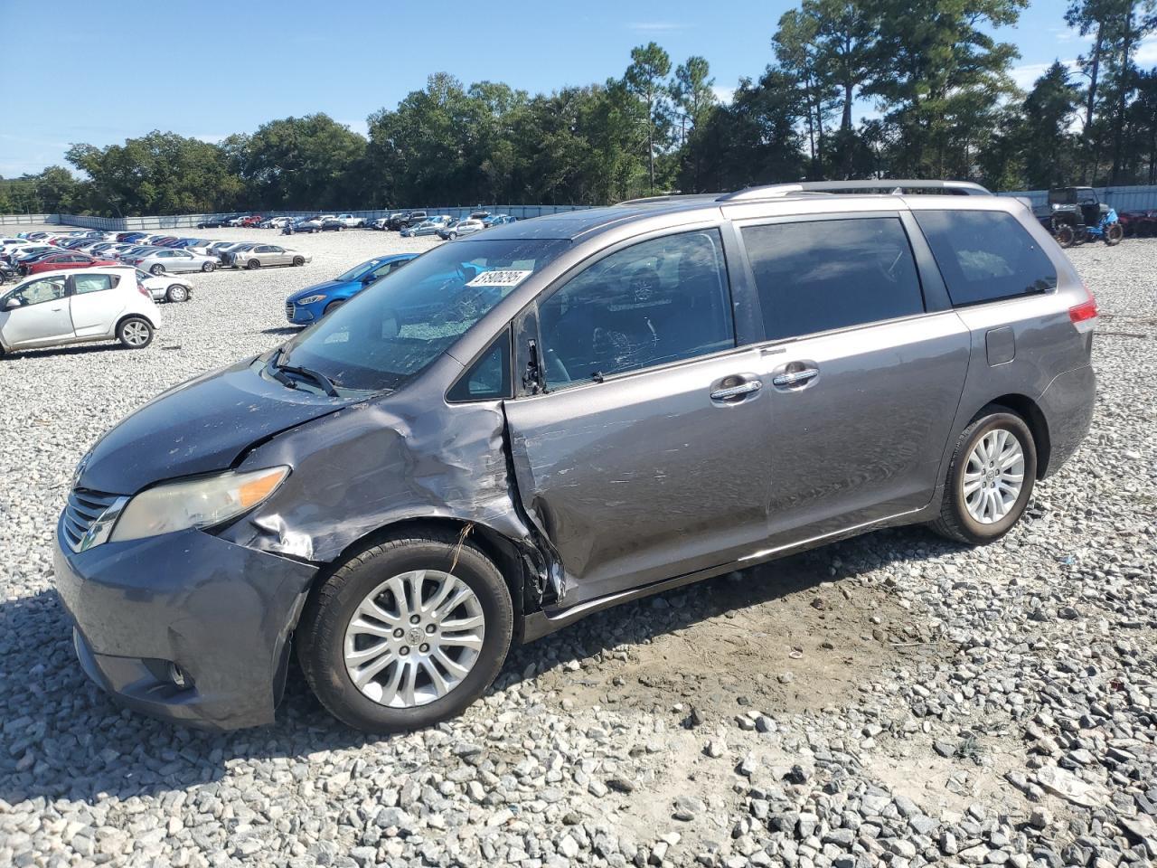 2014 TOYOTA SIENNA