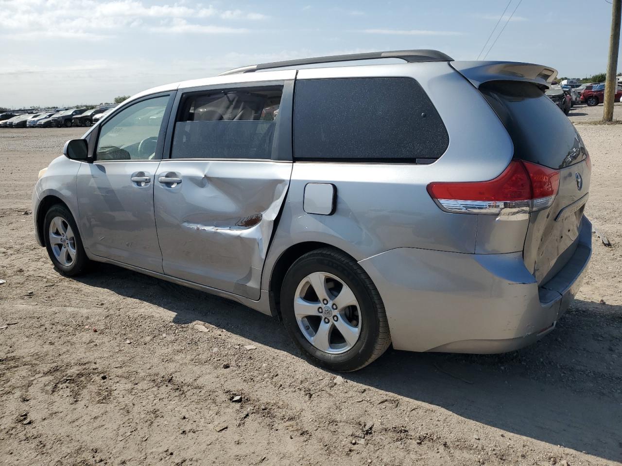 2012 TOYOTA SIENNA