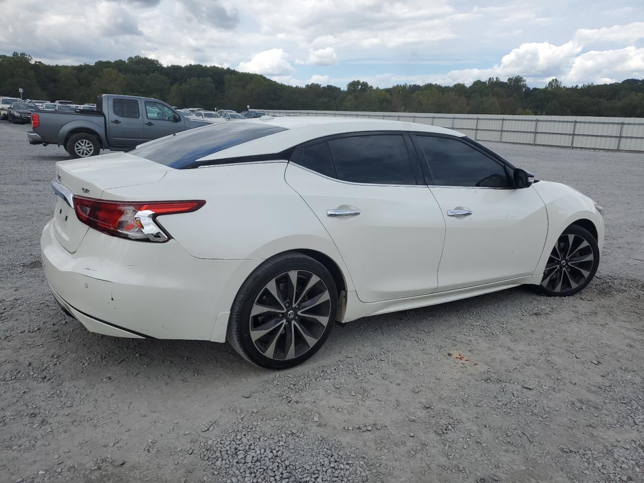 2016 NISSAN Maxima