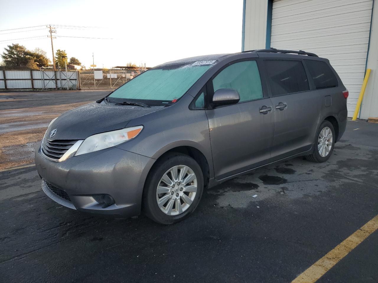 2015 TOYOTA SIENNA