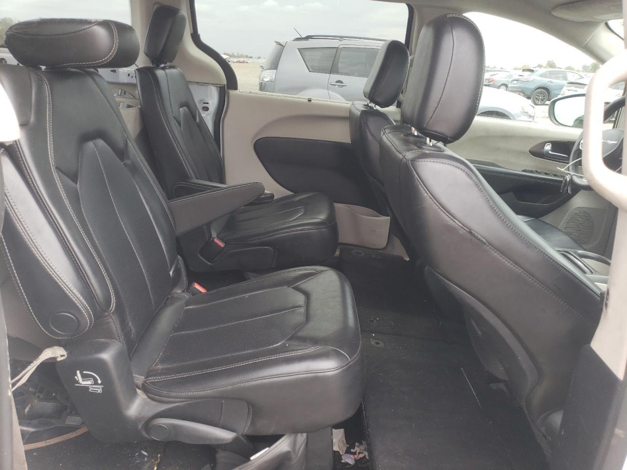 2021 CHRYSLER Voyager