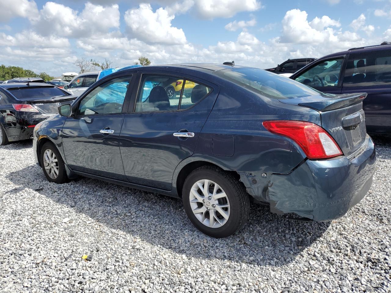 2017 NISSAN VERSA